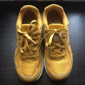 New balance shoes